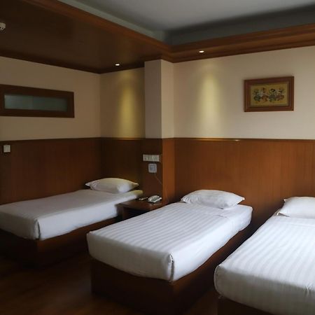 Hotel Sidney Янгон Экстерьер фото
